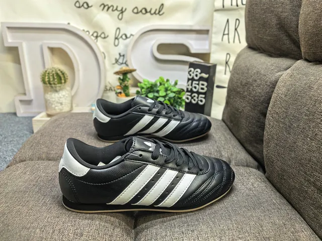 Adidas Noir Blanc Sans Lacets à enfiler Matelassé Cuir Supérieur Chaussures de Football Intérieur 21