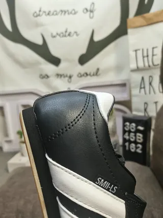 Adidas Noir et Blanc Sans Lacets Slip-On Quilté Cuir Supérieur Chaussures de Football Intérieur 3