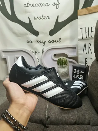 Adidas Noir et Blanc Sans Lacets Slip-On Quilté Cuir Supérieur Chaussures de Football Intérieur 5