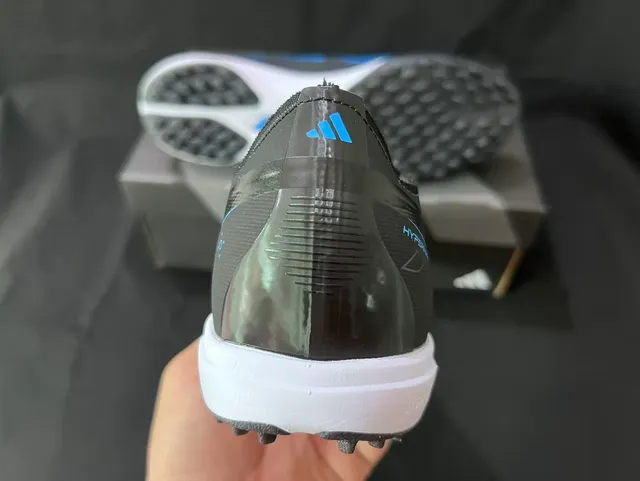 أديداس F50 أسود أزرق منخفض القطع مربوط بالرباط أبيض ميدسول متعارض عشب اصطناعي أحذية كرة القدم 3
