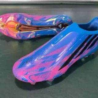 Adidas F50 Laceless इरिडेसेंट ब्लू पिंक फर्म ग्राउंड फुटबॉल जूते