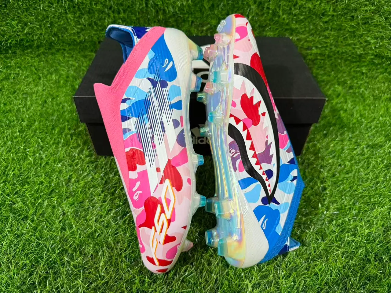 Adidas F50 মাল্টিকালার ক্যামো ফার্ম-গ্রাউন্ড সকার জুতা 10