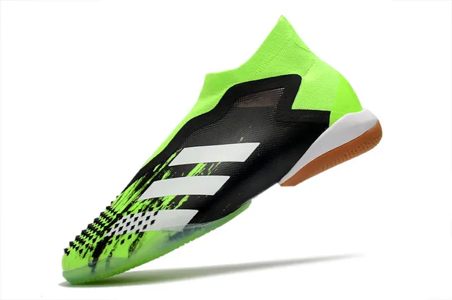 Adidas Chaussures de football indoor vert noir, upper de type chaussette, cage asymétrique, chaussures de football indoor 7