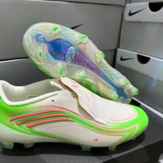 Adidas हरी सफेद बिना लेस के पट्टियों से बंद तरंगदार सिंथेटिक ऊपरी फर्म ग्राउंड सॉकर जूते