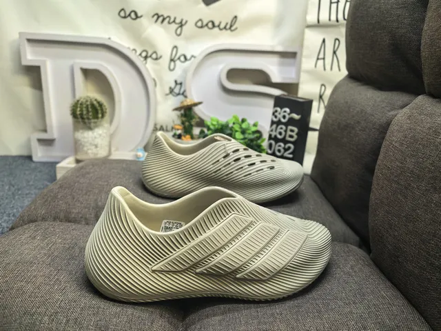 Adidas Laceless Ribbed Slip-On White Black Lifestyle Sneakers 21