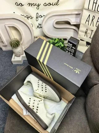 Adidas Lifestyle Sneaker Off-White Rivet-Studded Tongue Flap Sneakers 3