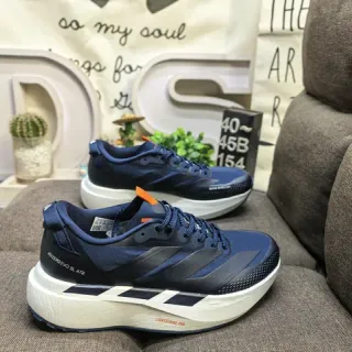 Adidas Chaussures de course légères avec silhouette de course, tige en mesh engineered, couleur navy white
