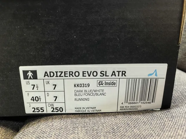 Adidas Chaussures de course légères avec silhouette de course, tige en mesh engineered, couleur navy white 2