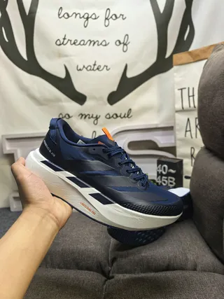 Adidas Chaussures de course légères avec silhouette de course, tige en mesh engineered, couleur navy white 5