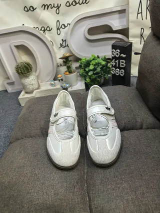 Adidas Samba Beige Bleu Sans Lacets Silhouette Trois Rayures Panneau Latéral Chaussures Mary Jane 10