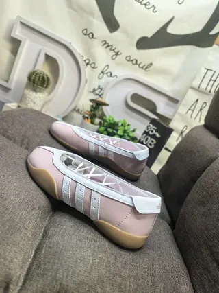 Adidas Samba Gray Beige Laceless Slip-On Metallic Silver Upper Lifestyle Sneakers 7