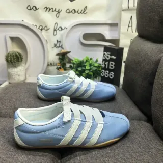 Adidas Samba OG हल्का नीला और सफेद लाइफस्टाइल स्नीकर