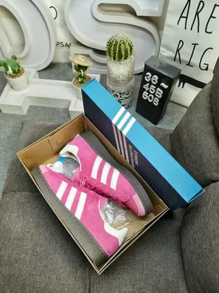 Adidas Samba OG गुलाबी और सफेद लाइफस्टाइल स्नीकर 3
