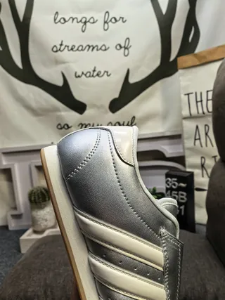 Adidas Tênis de futebol indoor prata branco sem cadarço slip-on com caixa do dedo acolchada 3