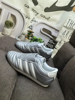 Adidas Tênis de futebol indoor prata branco sem cadarço slip-on com caixa do dedo acolchada 7