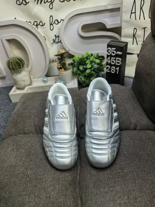 Adidas Tênis de futebol indoor prata branco sem cadarço slip-on com caixa do dedo acolchada 10
