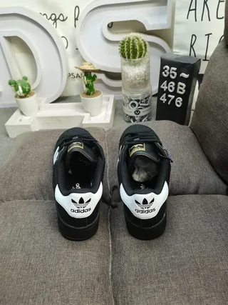 Adidas Superstar 黑白生活方式休闲鞋 8