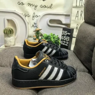 Adidas Superstar काला सफेद सरसों गम लाइफस्टाइल स्नीकर्स