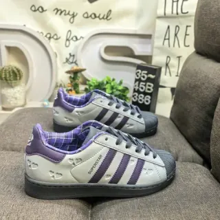 Adidas Superstar ग्रे और बैंगनी प्लेड-लाइन लाइफस्टाइल स्नीकर