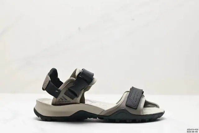 Adidas Terrex Outdoor Sandals Beige Black Multi-Strap Rugged Outsole Casual Sandals 9