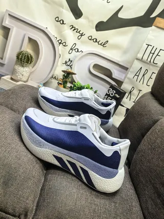 Adidas Ultraboost White Navy Laceless Strap Closure Knit Mesh Upper Lifestyle Sneakers 7
