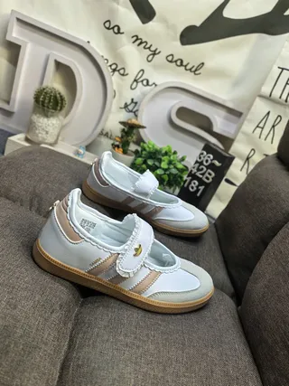 Adidas Chaussures Mary Jane sans lacets à brides blanc beige 9