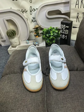 Adidas Chaussures Mary Jane sans lacets à brides blanc beige 10
