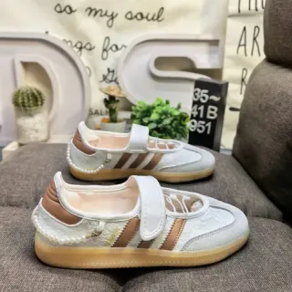 Adidas सफेद भूना बिना लेस Velcro पट्टी लाइफस्टाइल स्नीकर