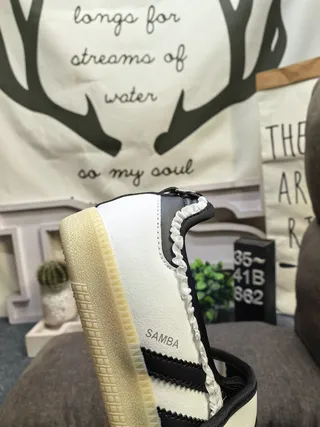 Adidas 白黑无鞋带T-strap褶边装饰细节生活运动鞋 3