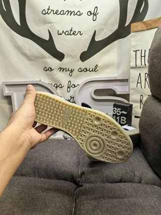 Adidas 白黑无鞋带T-strap褶边装饰细节生活运动鞋 4