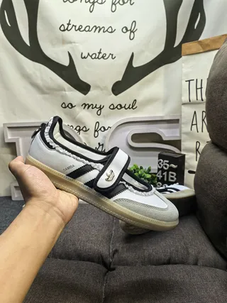 Adidas 白黑无鞋带T-strap褶边装饰细节生活运动鞋 5