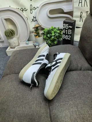 Adidas 白黑无鞋带T-strap褶边装饰细节生活运动鞋 6