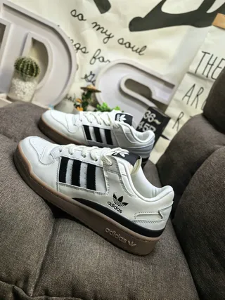 Adidas White Black Low-Top Leather Upper Lifestyle Sneakers 7