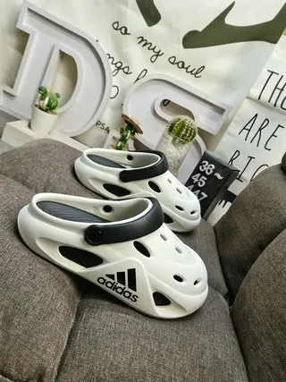 Adidas blanco negro moldeado espuma construcción ventilado perforaciones zueco 9