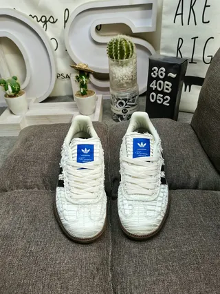 Adidas White Black Textured Upper Three Stripes Lifestyle Sneakers 10