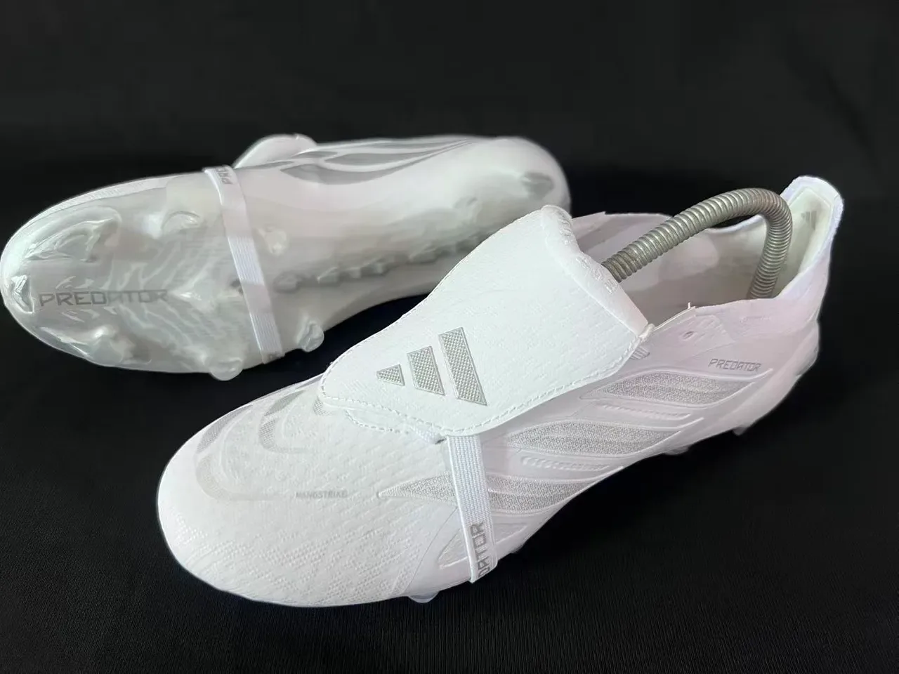 Adidas White Gray Low-Cut Synthetic Upper Firm-Ground Soccer Shoes 15
