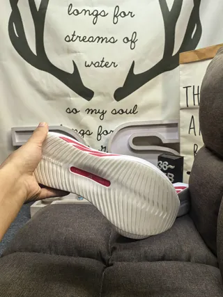 Adidas Chaussures de course blanches grises avec semelle intermédiaire monolithique sculptée et empeigne en maille ingénierée 4