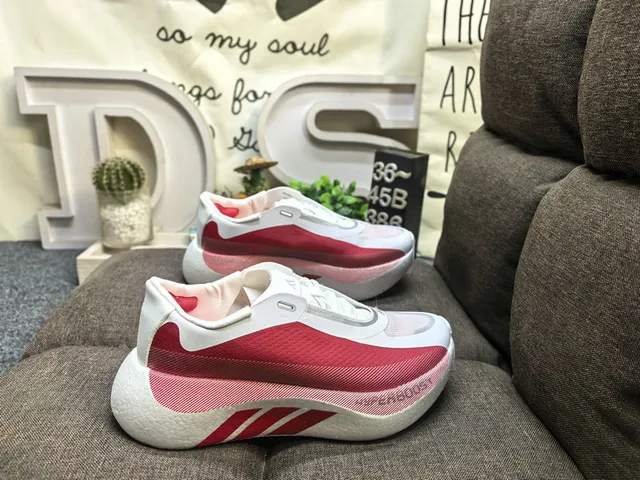 Adidas Chaussures de course blanches grises avec semelle intermédiaire monolithique sculptée et empeigne en maille ingénierée 11