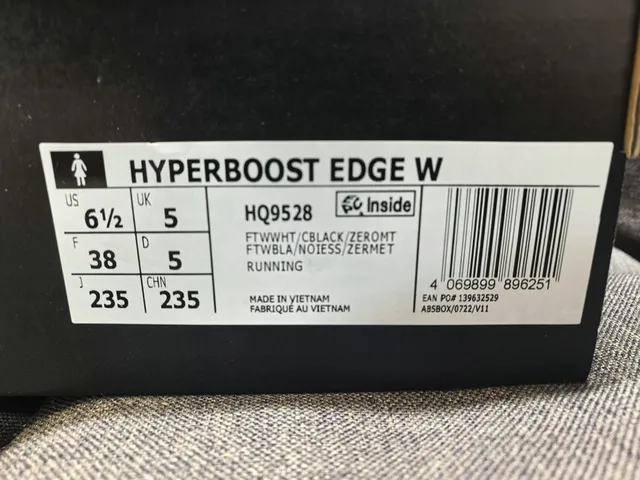 Adidas Chaussures de course blanches grises avec semelle intermédiaire monolithique sculptée et empeigne en maille ingénierée 22