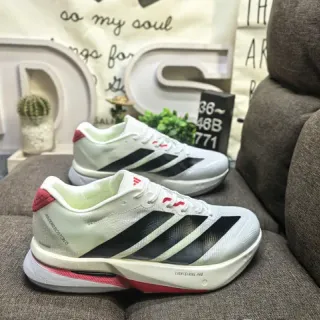 Adidas Blanco Rojo Malla Engineered Superior Tres Rayas Lado Branding Zapatos De Running