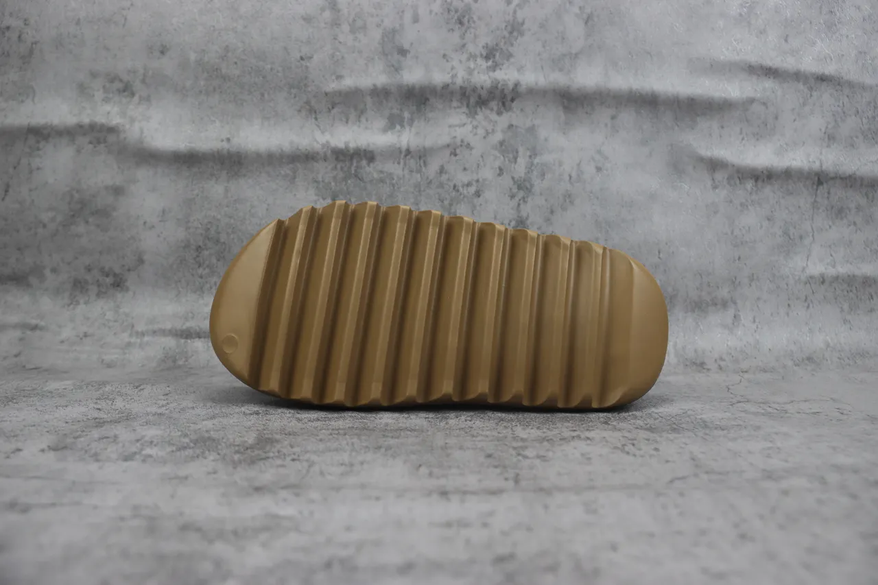 Adidas Yeezy Slide Marron Noir Molded EVA Semelle crantée Slippers 6