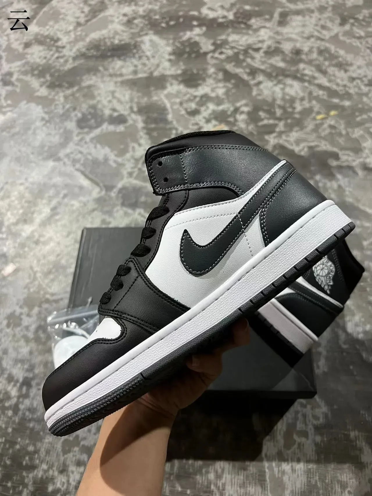 Air Jordan 1 Tênis de Basquete de Couro Preto e Branco 5