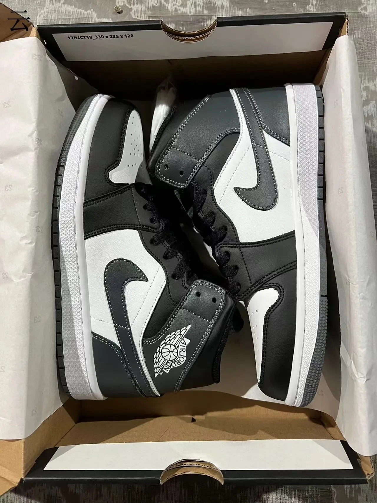 Air Jordan 1 Tênis de Basquete de Couro Preto e Branco 9