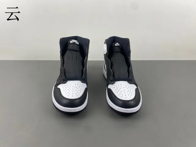 Air Jordan 1 Black and White Leather Basketball Shoes 3