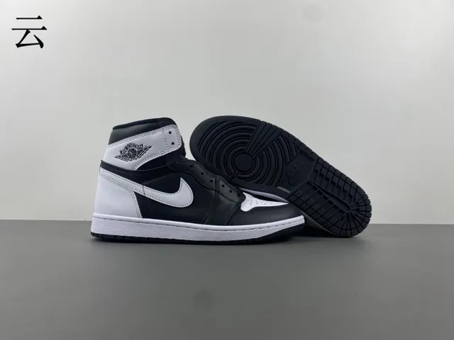 Air Jordan 1 Black and White Leather Basketball Shoes 4