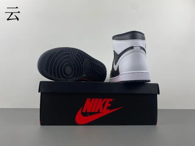 Air Jordan 1 Black and White Leather Basketball Shoes 16