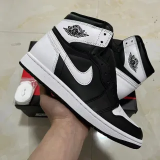 Air Jordan 1 Black and White Leather High-Top Basketball Shoes