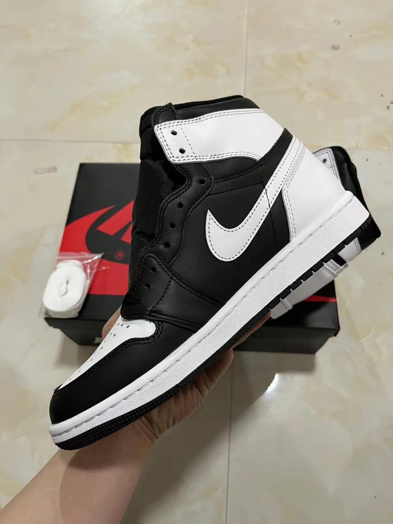 Air Jordan 1 Black and White Leather High-Top Basketball Shoes 5