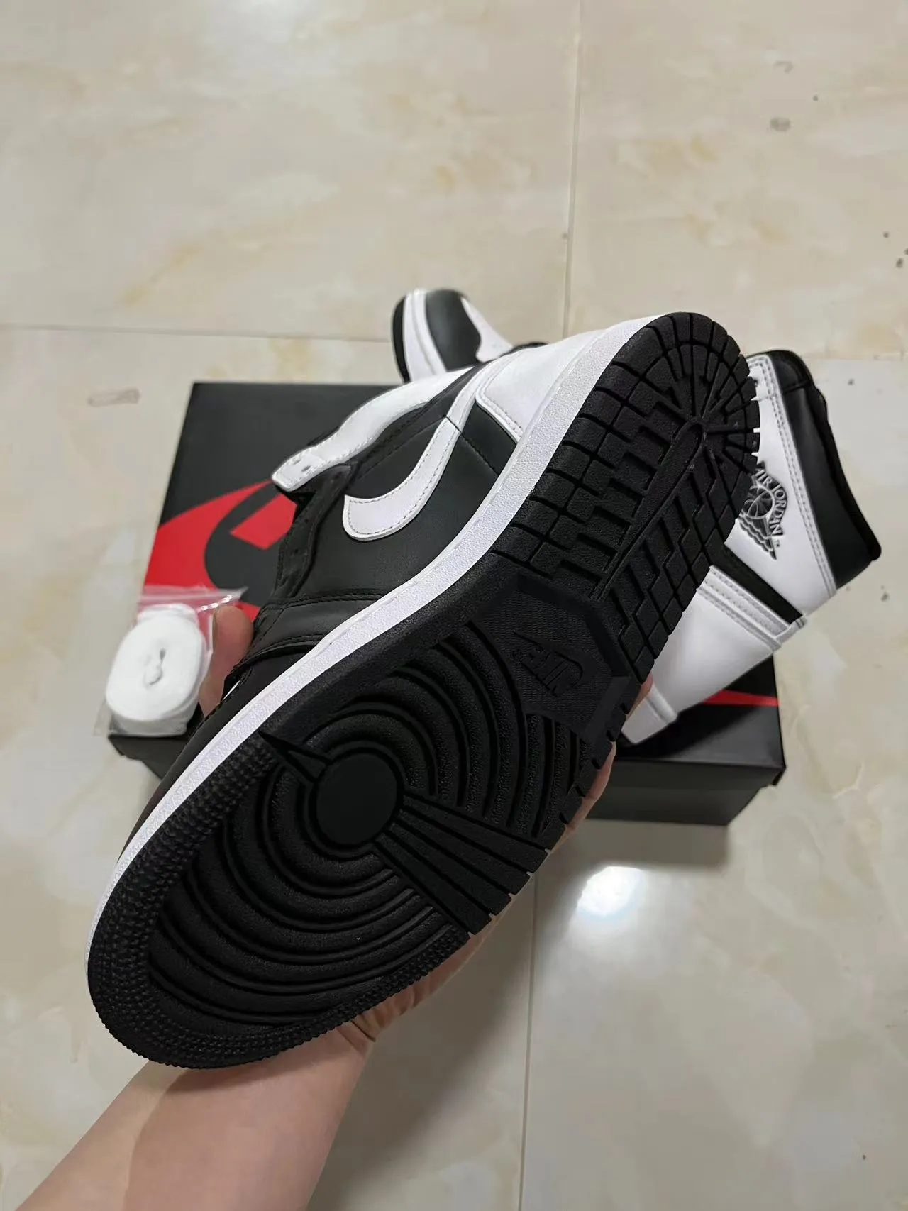 Air Jordan 1 Black and White Leather High-Top Basketball Shoes 6