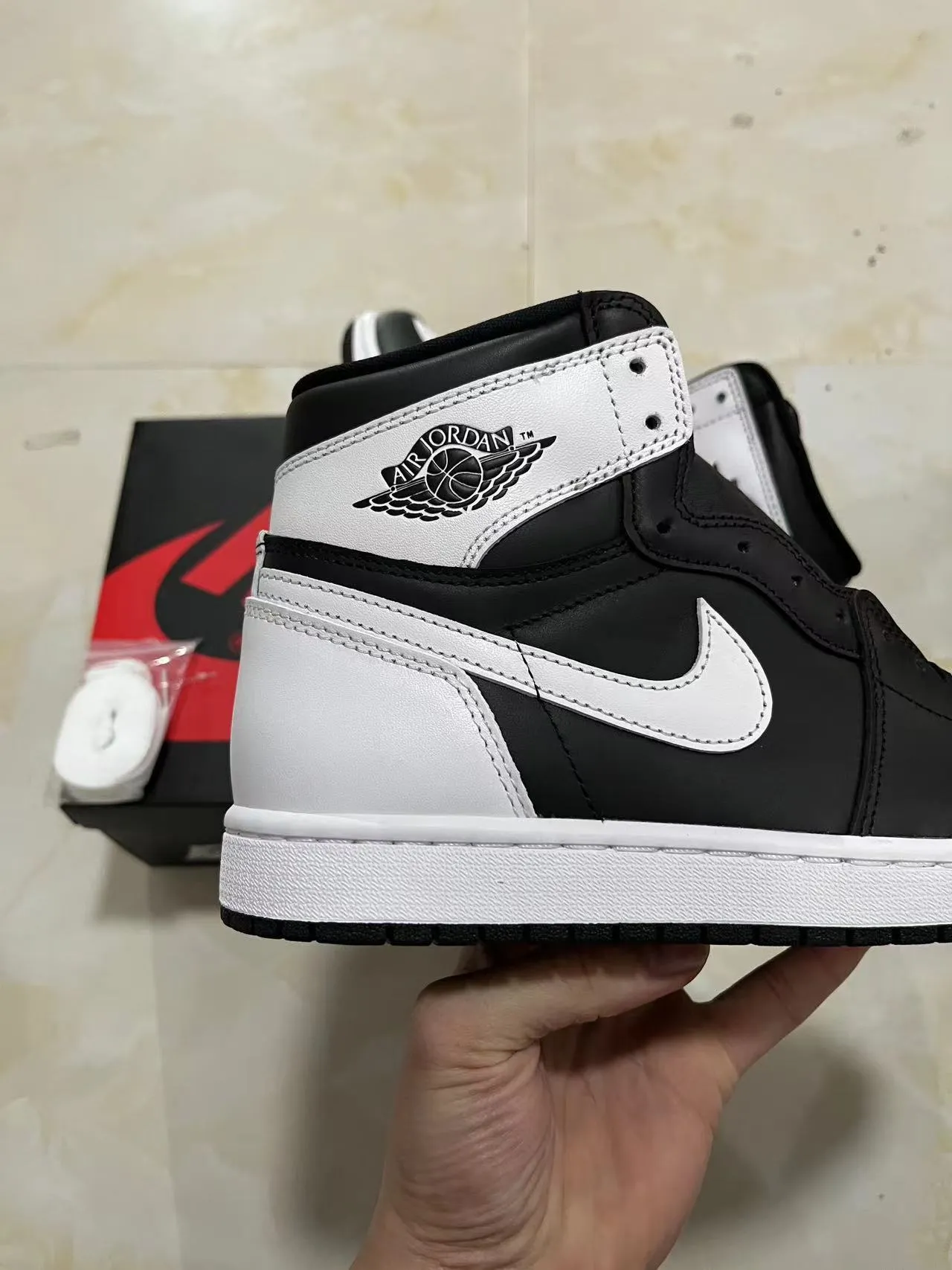 Air Jordan 1 Black and White Leather High-Top Basketball Shoes 7